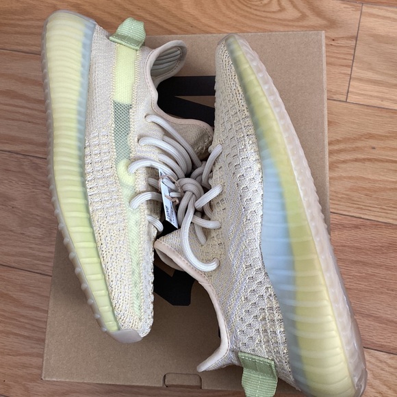 YEEZY Boost 350 V2 - Picture 5 of 11